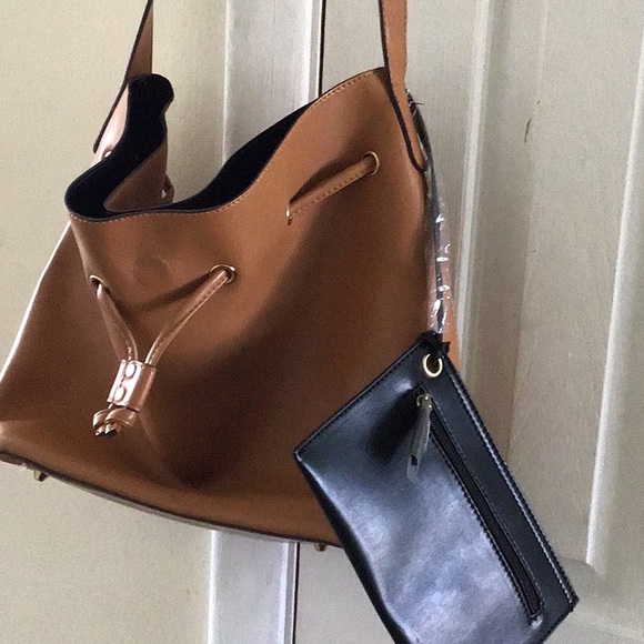 PURSE - Picture 1 of 8